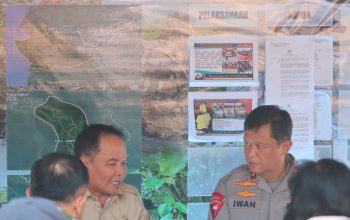 KAPOLDA DAN GUBERNUR KALTENG TINJAU POSKO KARHUTTLA DI TUMBANG NUSA