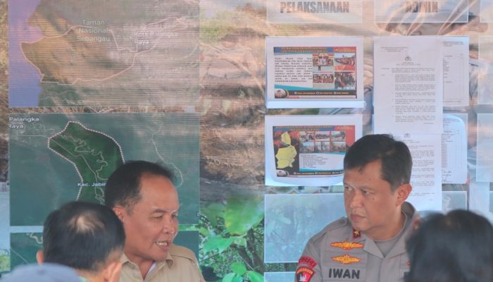 KAPOLDA DAN GUBERNUR KALTENG TINJAU POSKO KARHUTTLA DI TUMBANG NUSA